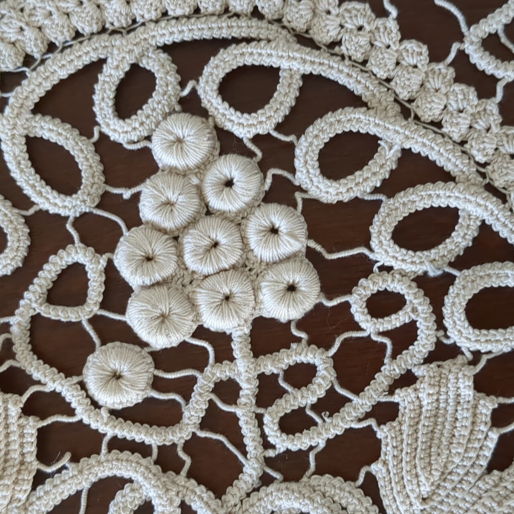 Grape 🍇 vine doily, handmade in Romania - Picture 2 of 10
